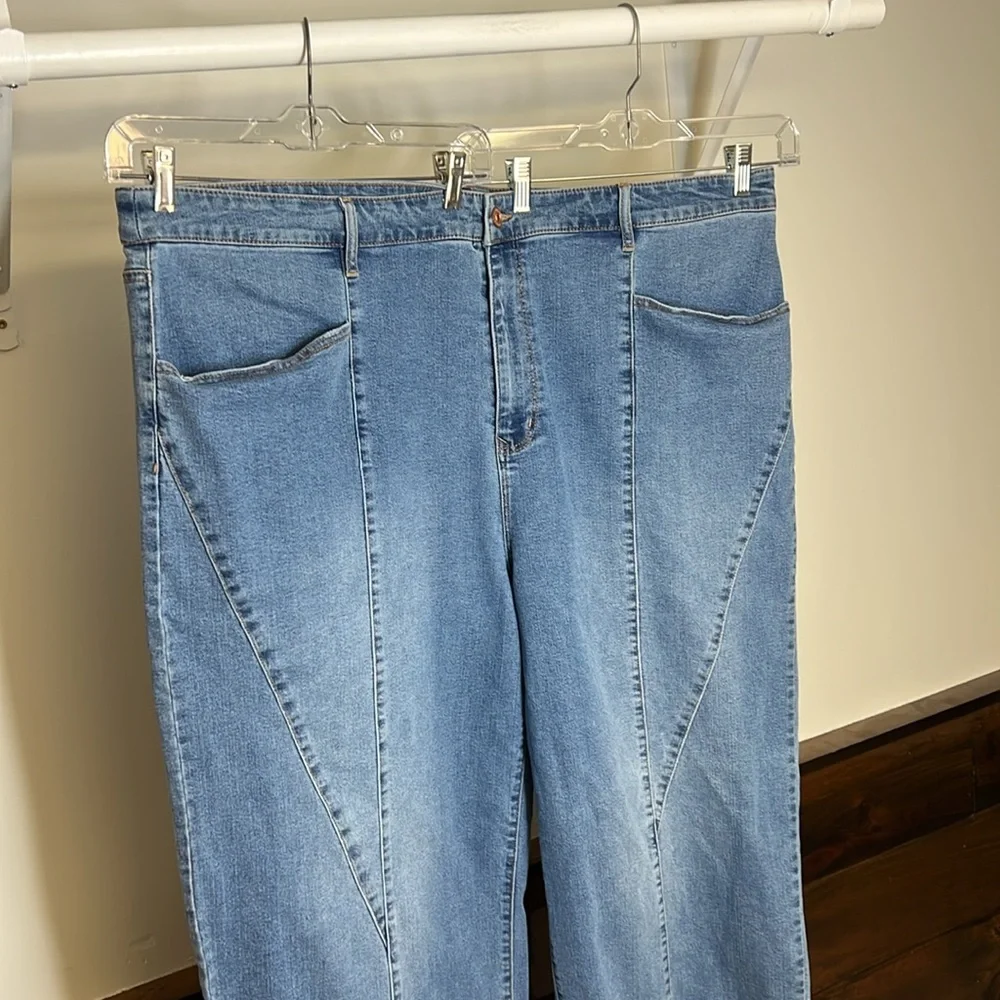 Sofia by Sofia Vergara Diana Style High‎ Rise Palazzo Jeans- 28W